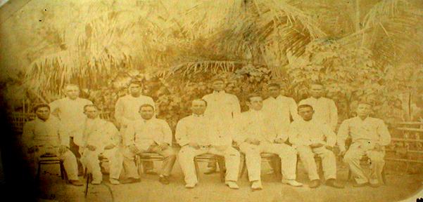 Governor Edward Miller and Corporal Philips Miller with the Officials of  the different Municipalities of Palawan. At the extreme right is Jose Fernandez, the Municipal President of Puerto Princesa